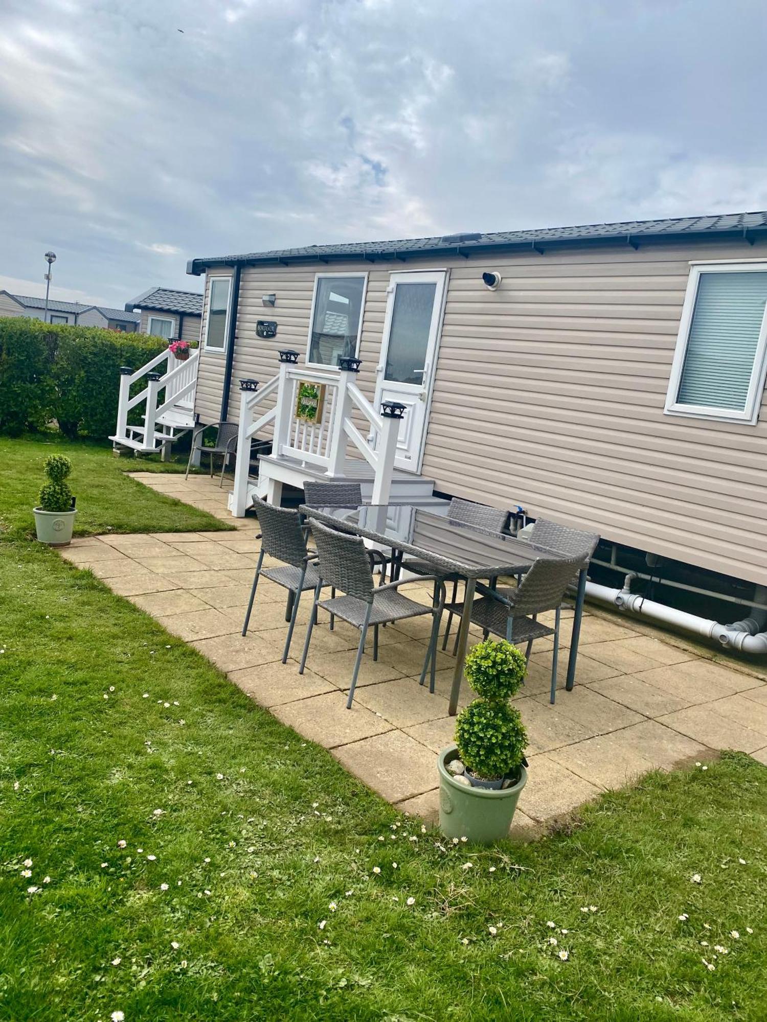 Caravan Church Farm Holiday Village 帕格汉姆 外观 照片